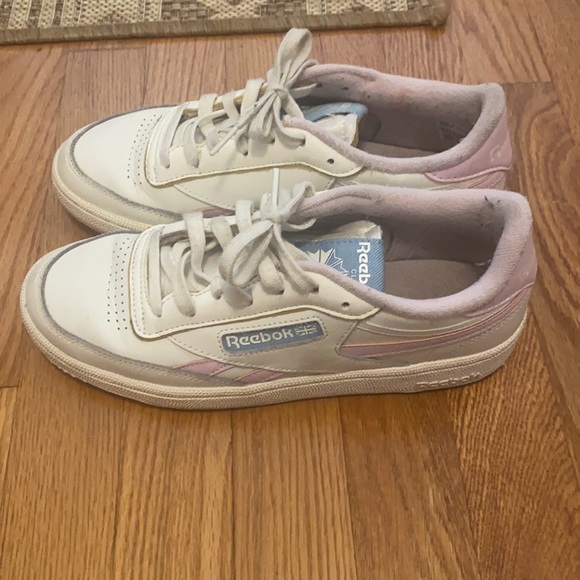 Gently Used Reebok’s - Picture 2 of 3